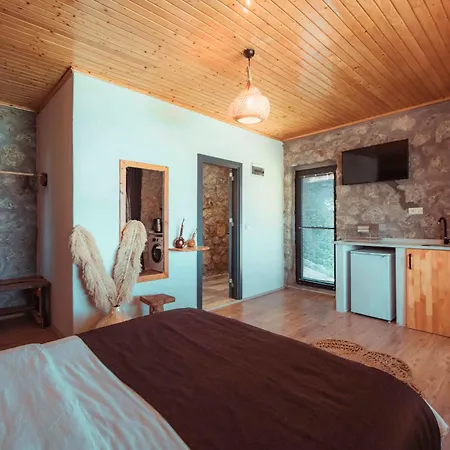 Yoruk Evi Konukevi *